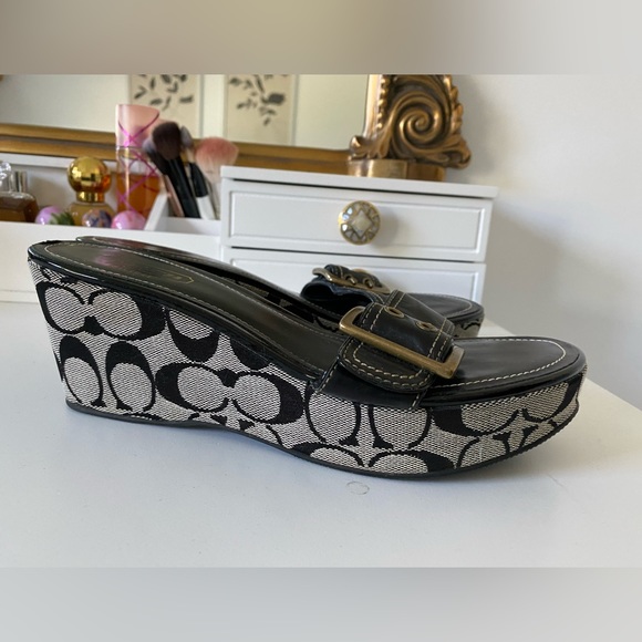 Coach New York Wedge Sandals with Buckle in Black CC logo pattern in 8.5 VINTAGE - Picture 2 of 4